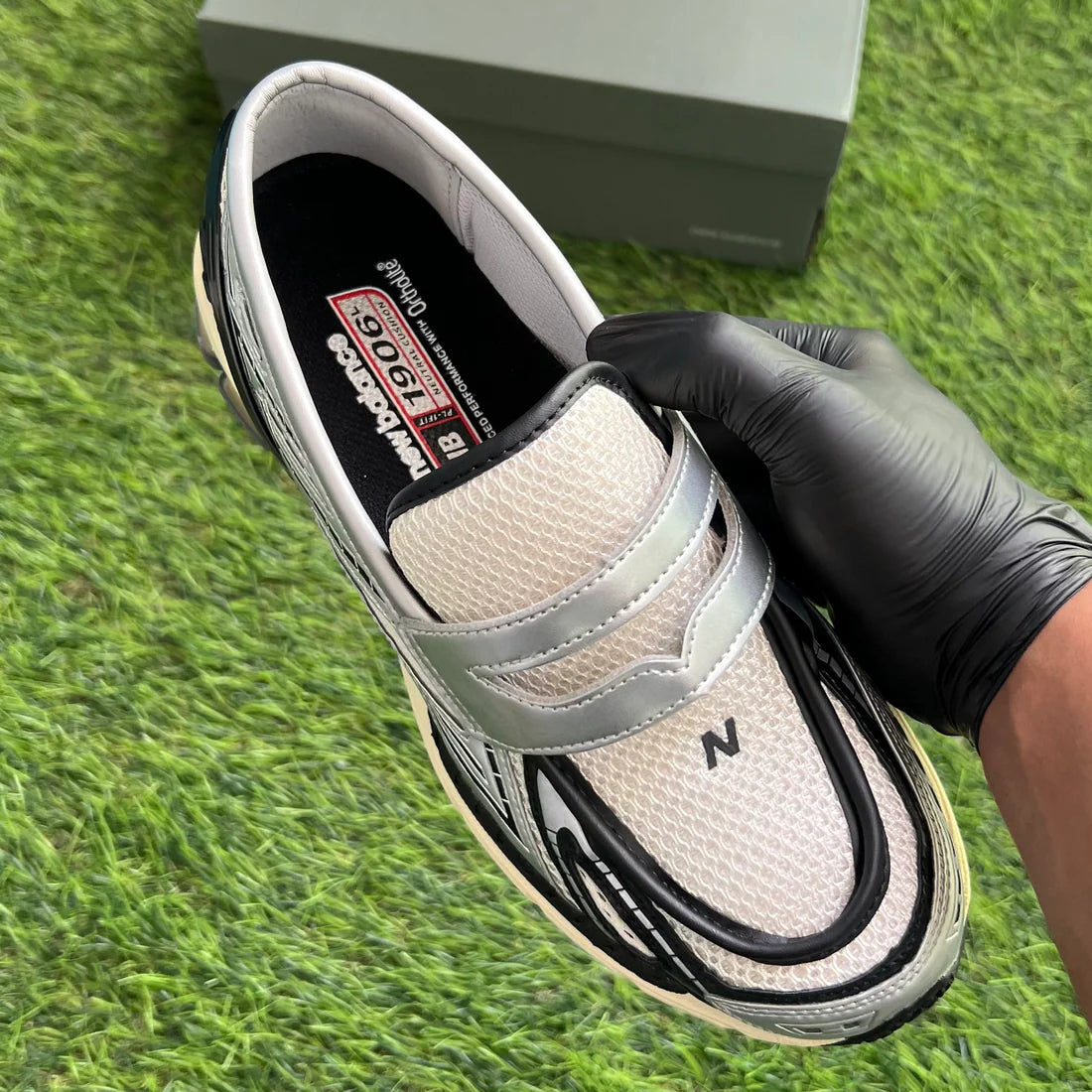 New Balance 1906L “Silver Metallic Cream”