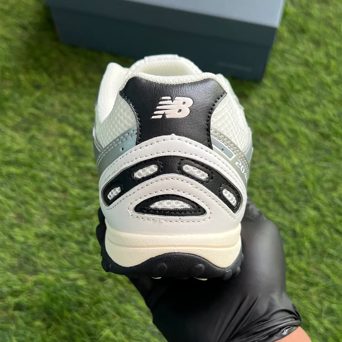 New Balance 204L “Silver Metallic Black”