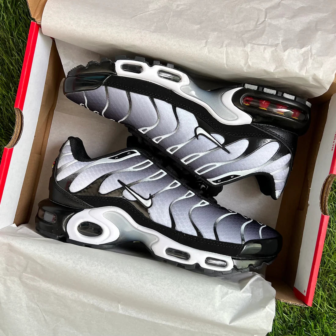 Nike Air Max Plus “Black Metallic Silver”