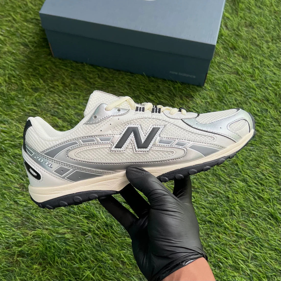 New Balance 204L “Silver Metallic Black”