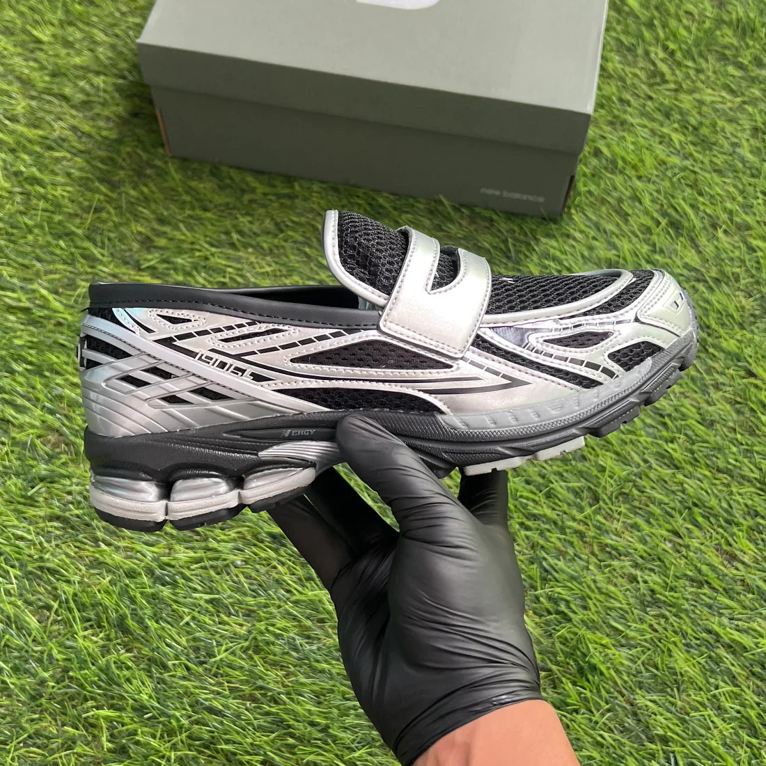 New Balance 1906L “Silver Metallic Black”