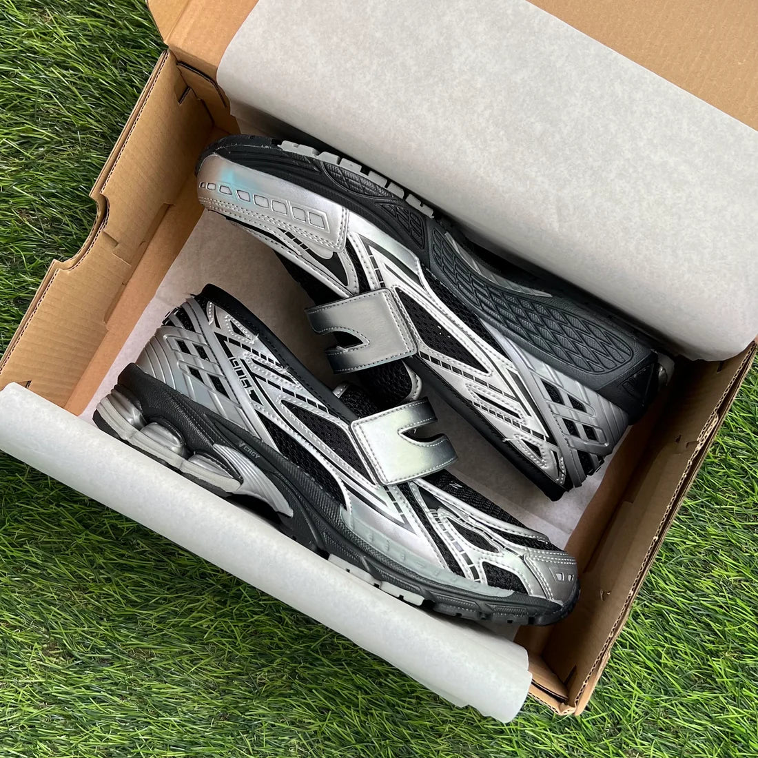 New Balance 1906L “Silver Metallic Black”