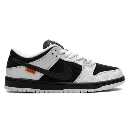 TIGHTBOOTH x Nike SB dunk