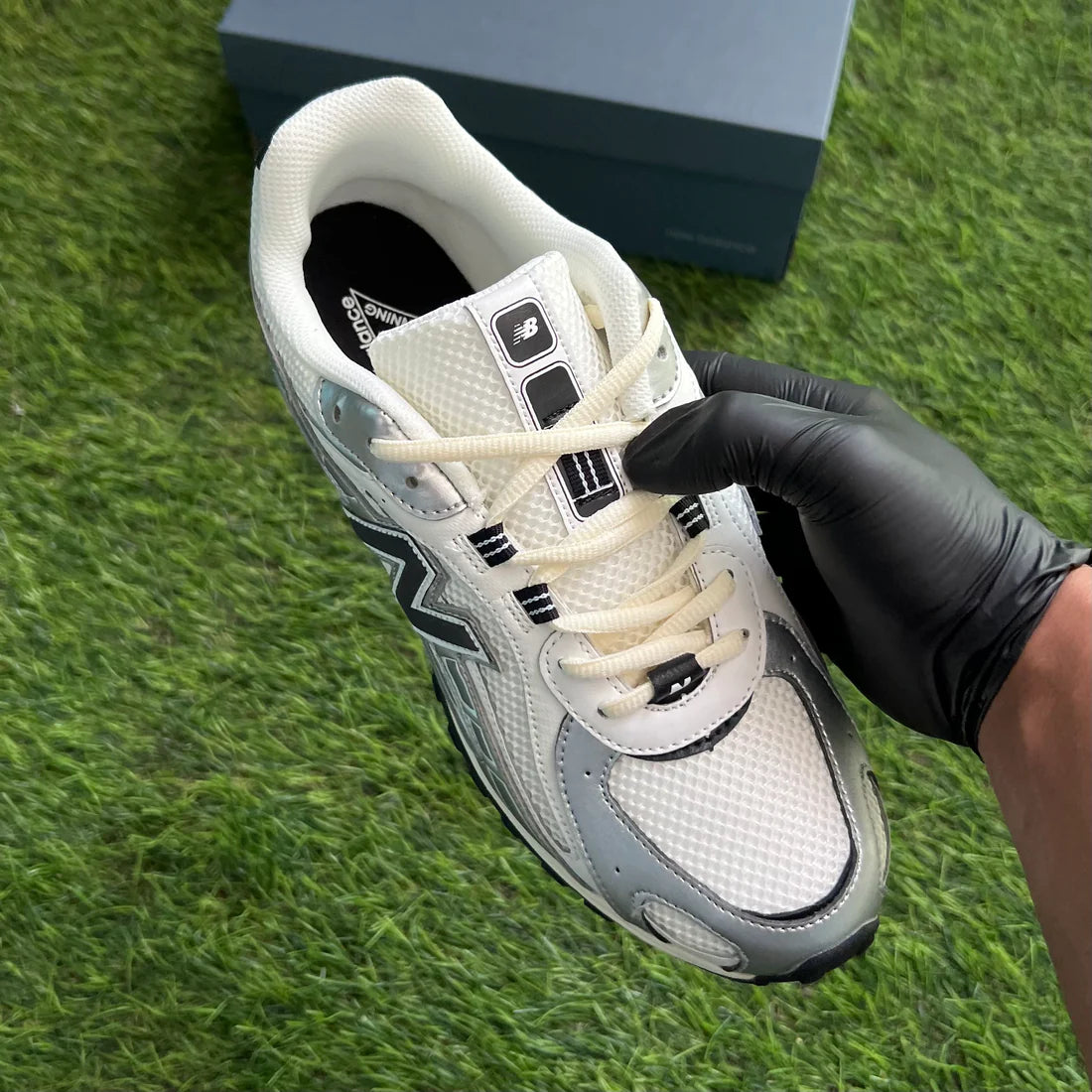 New Balance 204L “Silver Metallic Black”