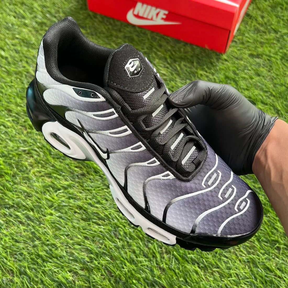 Nike Air Max Plus “Black Metallic Silver”