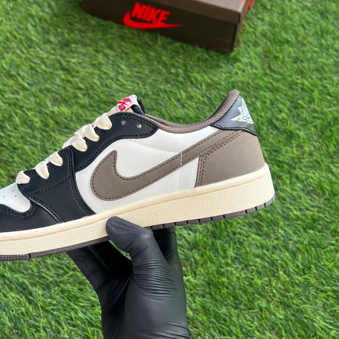 Air Jordan 1 Retro Low OG "Mocha"