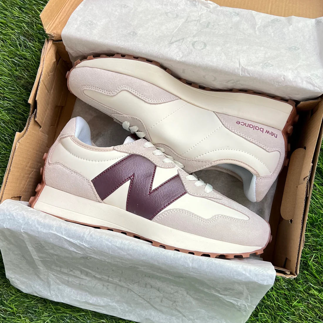 New Balance 327 Moonbeam “Burgundy”