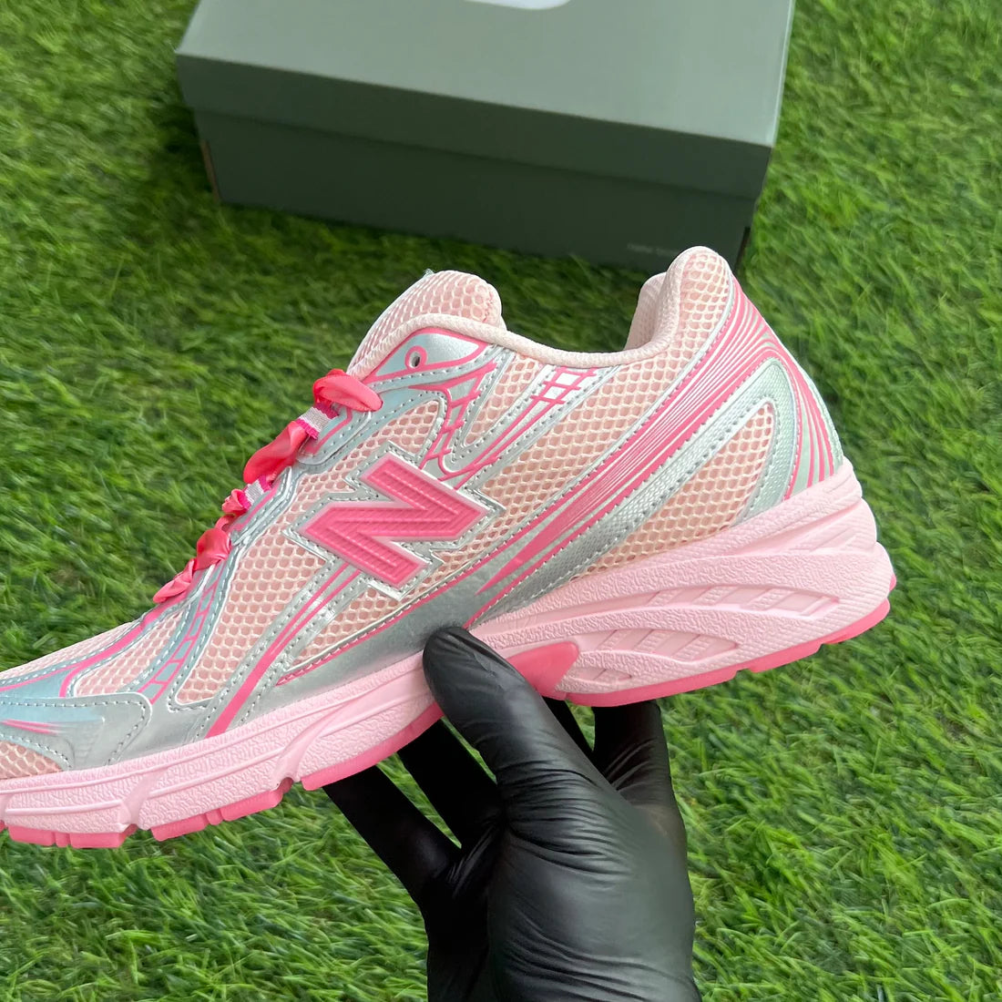 New Balance 740 “Atoms Pink Vacation”