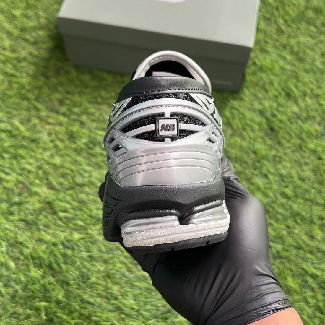 New Balance 1906L “Silver Metallic Black”